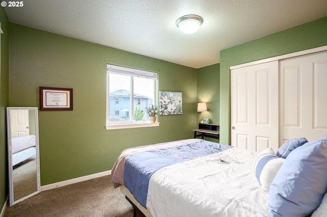 976 E 15th St, Lafayette, OR 97127 - carpeted bedroom with a closet and a textured ceiling