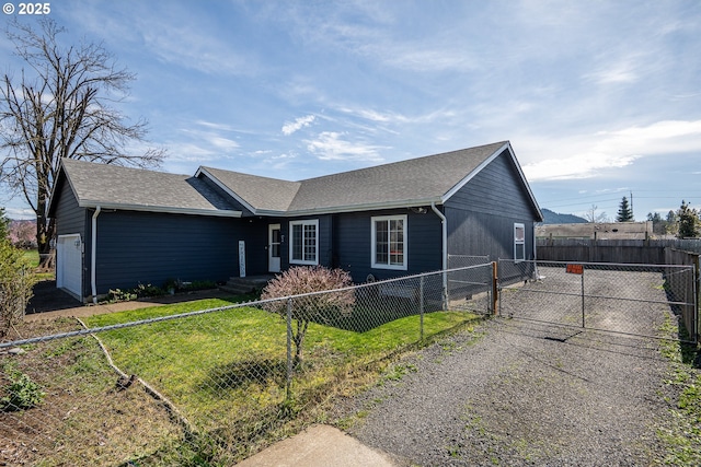 view of front of home featuring a front yard, a fenced front yard, a gate, and roof with shingles