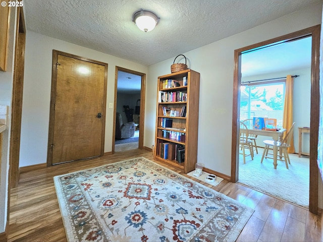 288 N Dorcas Dr, Keizer, OR 97303 - interior space featuring wood finished floors and a textured ceiling