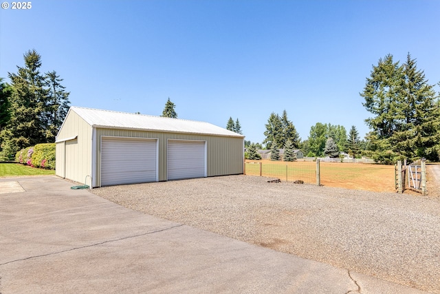 7735 Harpole St, Salem, OR 97317 - detached garage with fence