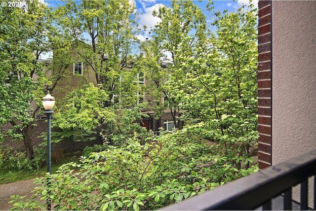 618 NW 12th Ave, Portland, OR 97209 - view of yard