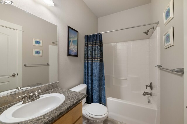 168 N Pacific St, Rockaway Beach, OR 97136 - carpeted bedroom featuring a closet and baseboards