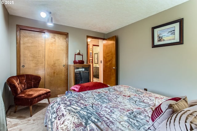 1473 N Locust St, Canby, OR 97013 - bedroom featuring carpet floors, a closet, and a textured ceiling