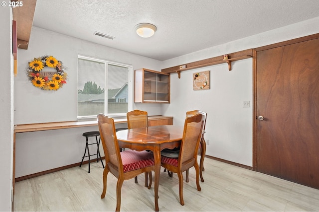 4775 Sienna Dr NE, Salem, OR 97301 - dining area featuring a textured ceiling and light flooring