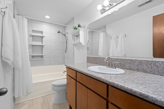 4775 Sienna Dr NE, Salem, OR 97301 - full bath with vanity and shower / bath combo with shower curtain