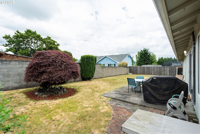 4775 Sienna Dr NE, Salem, OR 97301 - fenced backyard featuring a patio area