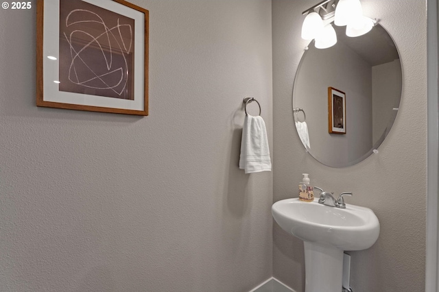 bathroom featuring a sink