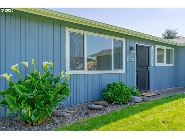 entrance to property with a yard