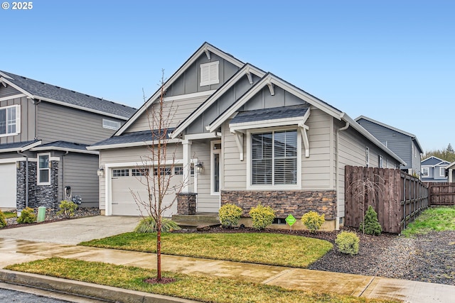 craftsman house featuring a garage