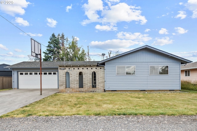 11613 Pacific Ct NE, Woodburn, OR 97071 - single story home featuring concrete driveway, an attached garage, a front lawn, and roof with shingles