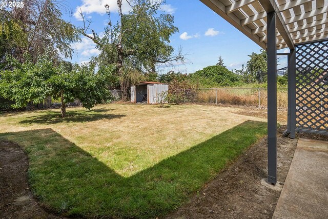11613 Pacific Ct NE, Woodburn, OR 97071 - fenced backyard featuring a storage shed