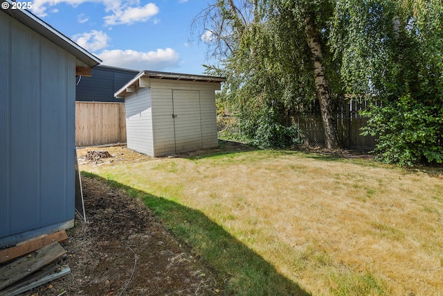 11613 Pacific Ct NE, Woodburn, OR 97071 - fenced backyard featuring a storage shed