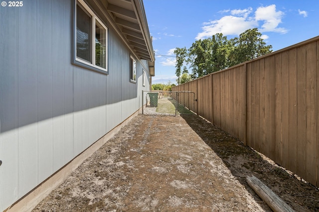 11613 Pacific Ct NE, Woodburn, OR 97071 - view of side of property