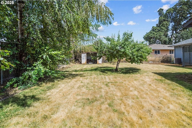 11613 Pacific Ct NE, Woodburn, OR 97071 - view of yard featuring a storage shed