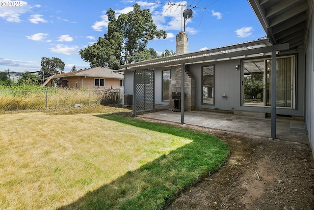11613 Pacific Ct NE, Woodburn, OR 97071 - view of yard featuring a patio