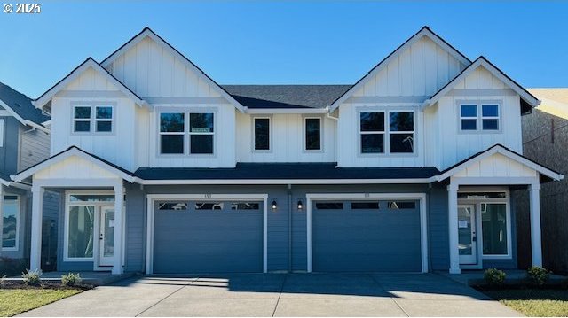 view of front facade with a garage