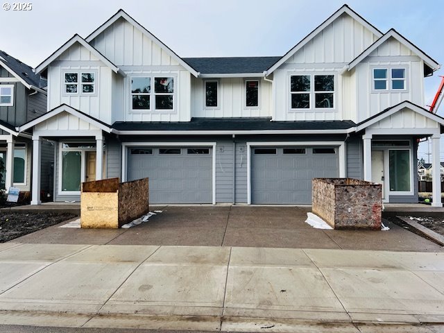 view of front facade with a garage