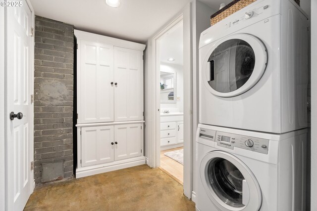 4134 N Concord Ave, Portland, OR 97217 - laundry area with laundry area and stacked washer / dryer