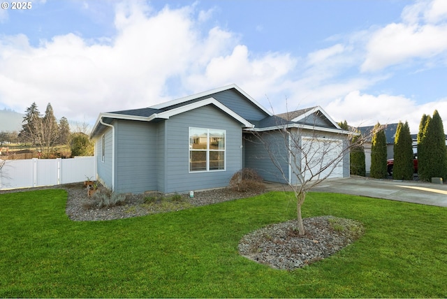 view of front of home featuring a garage and a front yard