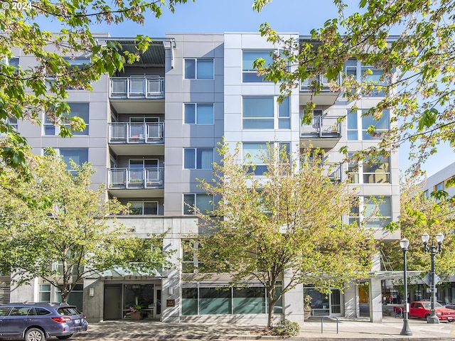 1125 NW 9th Ave Unit 512, Portland, OR 97209 - view of apartment building / complex