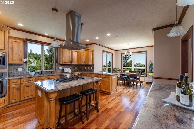 9684 Ankeny Crest Ln S, Salem, OR 97306 - kitchen featuring island exhaust hood, crown molding, a sink, a peninsula, and a textured ceiling