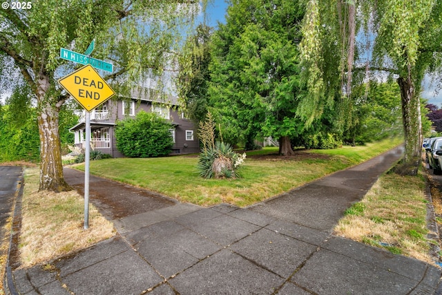 11151117 N Beech St, Portland, OR 97227 - view of community featuring a lawn