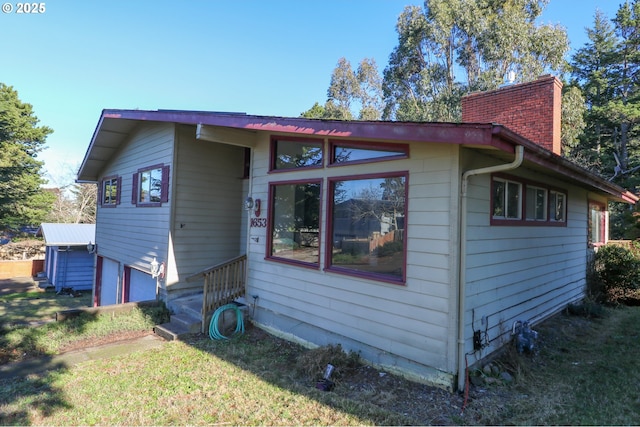 exterior space featuring a lawn