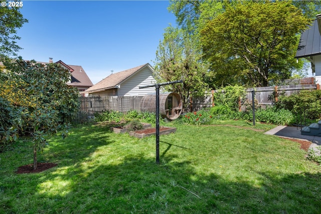 view of yard featuring a fenced backyard