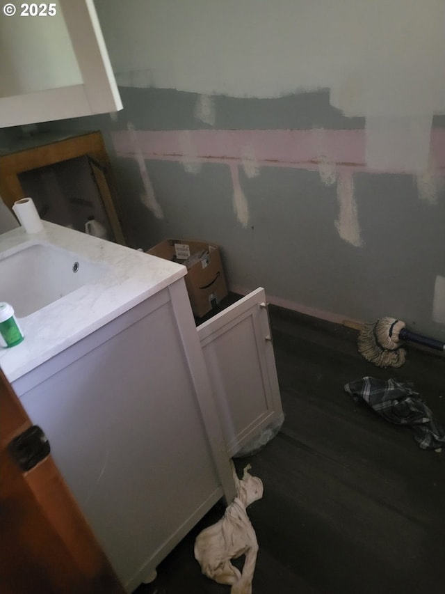 235 Bilger Creek Rd, Myrtle Creek, OR 97457 - laundry area featuring wood finished floors
