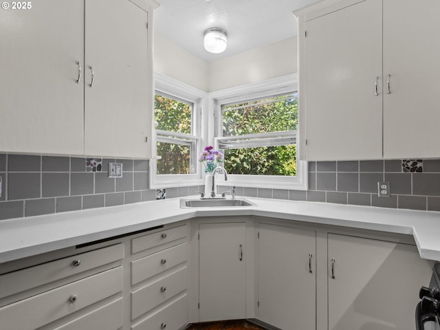 4561 NE 35th Ave, Portland, OR 97211 - kitchen featuring light countertops and decorative backsplash