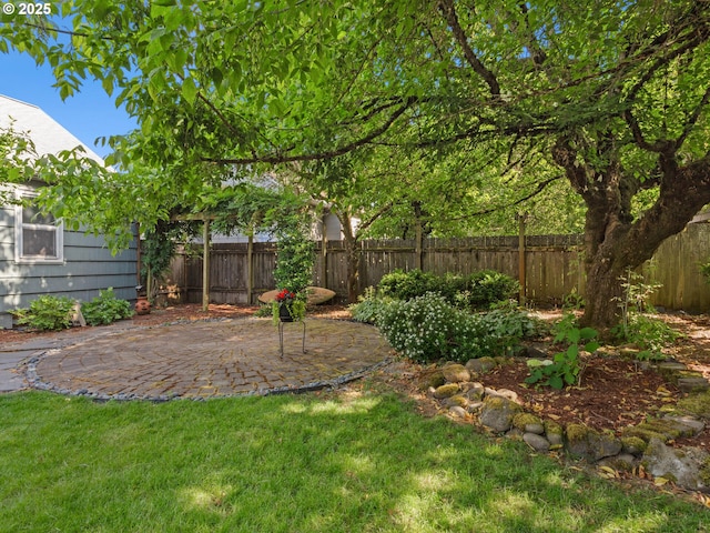 4561 NE 35th Ave, Portland, OR 97211 - fenced backyard featuring a patio