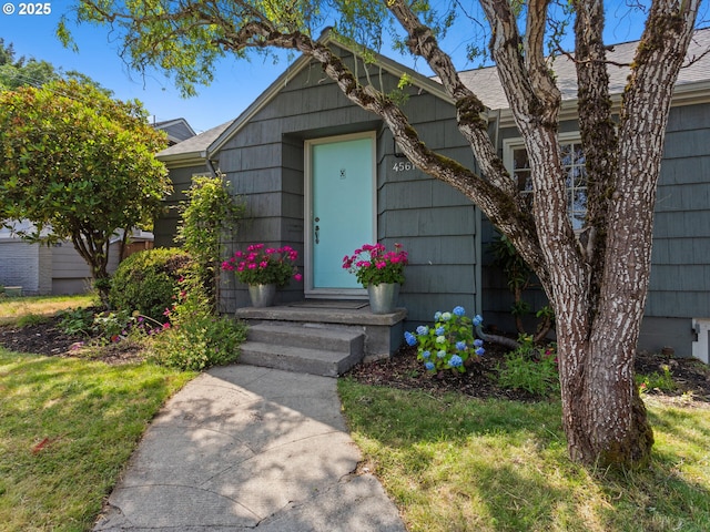 4561 NE 35th Ave, Portland, OR 97211 - view of front of house with a front yard