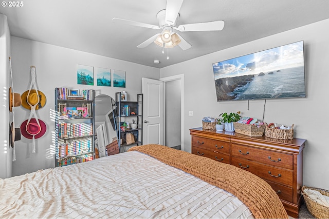 bedroom with ceiling fan