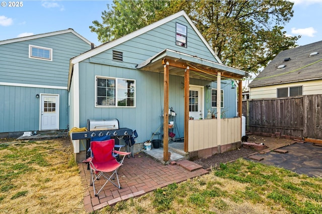 185 N Seneca Rd, Eugene, OR 97402 - back of house with a patio