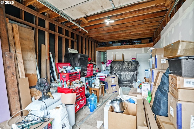 185 N Seneca Rd, Eugene, OR 97402 - view of garage