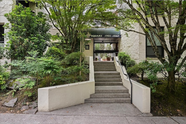 1919 NW Hoyt St Unit 104, Portland, OR 97209 - view of exterior entry