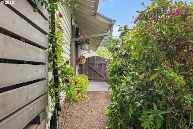 15787 SW Village Cir, Beaverton, OR 97007 - view of yard featuring a gate