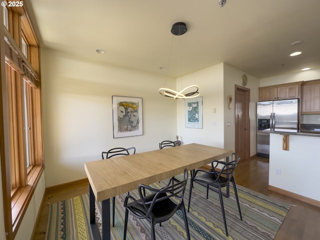 dining area with recessed lighting, dark wood-style floors, and baseboards