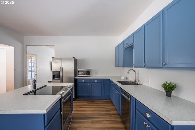 kitchen featuring dark hardwood / wood-style flooring, sink, stainless steel appliances, and blue cabinetry