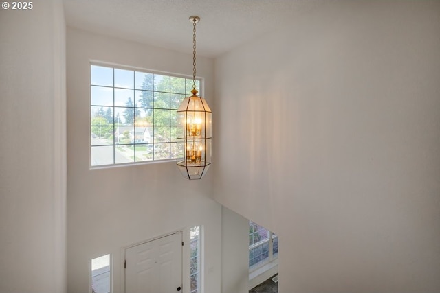 room details featuring an inviting chandelier