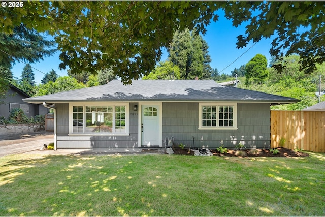 2822 NE Fremont Dr, Portland, OR 97220 - ranch-style house with roof with shingles