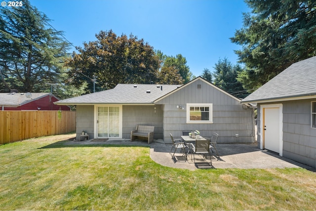 2822 NE Fremont Dr, Portland, OR 97220 - rear view of house featuring a patio