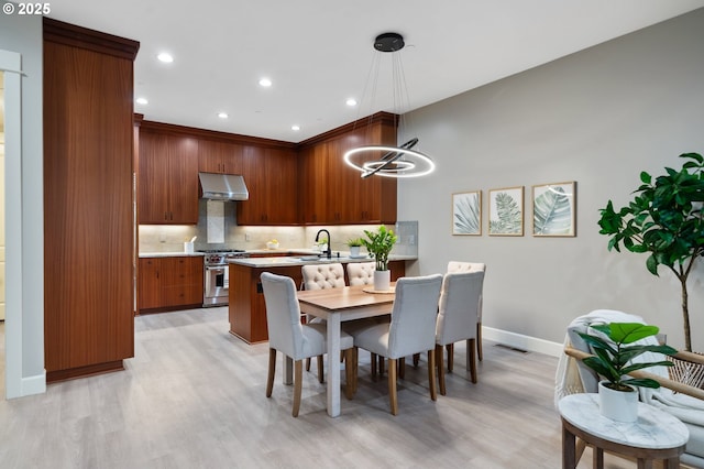 dining area with light wood-style floors, baseboards, visible vents, and a chandelier