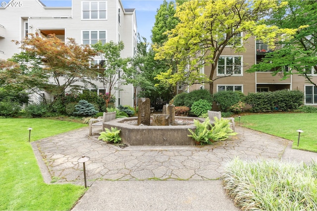 1710 S Harbor Way Unit 201, Portland, OR 97201 - view of home's community with a yard