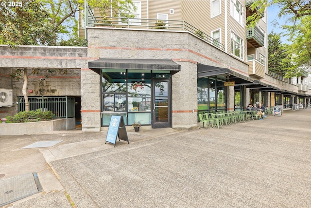 1710 S Harbor Way Unit 201, Portland, OR 97201 - view of property with a cooling unit