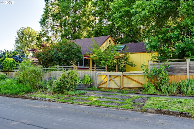 1327 Grant St, Eugene, OR 97402 - view of front facade with roof with shingles and a gate
