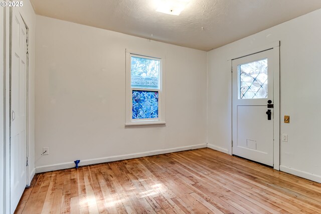 1327 Grant St, Eugene, OR 97402 - entrance foyer with light wood-style flooring and baseboards