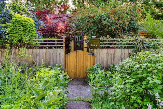 1327 Grant St, Eugene, OR 97402 - view of gate