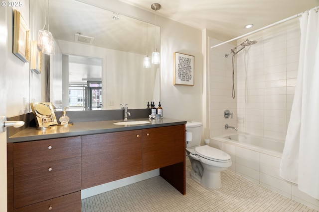 3601 S River Pkwy Unit 800, Portland, OR 97239 - bathroom with tiled shower / bath and vanity