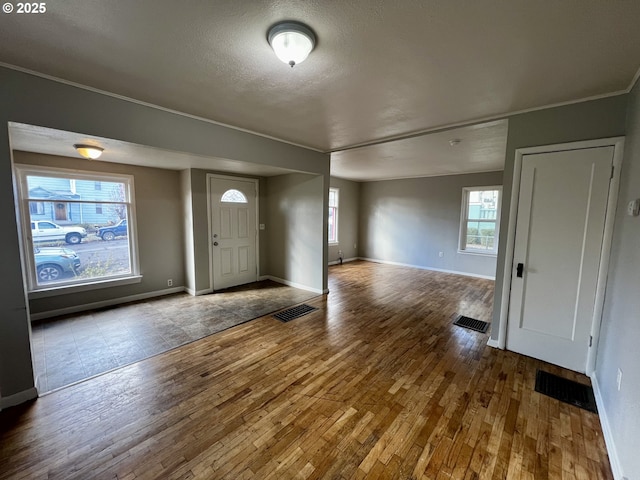 312 NW 7th St, Pendleton, OR 97801 - entryway with hardwood / wood-style floors, healthy amount of natural light, crown molding, and a textured ceiling
